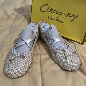 Kuri ballet flats size 9 vanilla bean